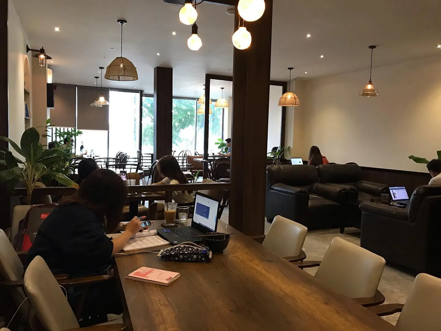 Ph&aacute;t hiện qu&aacute;n C&ocirc;ti Cafe Cần Thơ học b&agrave;i h&agrave;ng giờ cũng kh&ocirc;ng thấy ch&aacute;n 4