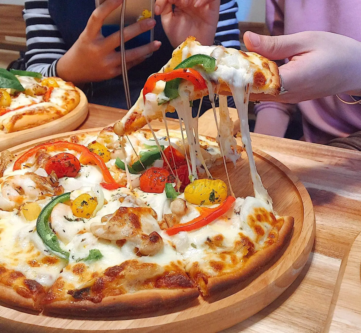 Qu&aacute;n Pizza Candle Cần Thơ h&eacute; lộ b&iacute; quyết n&iacute;u giữ bước ch&acirc;n thực kh&aacute;ch 5