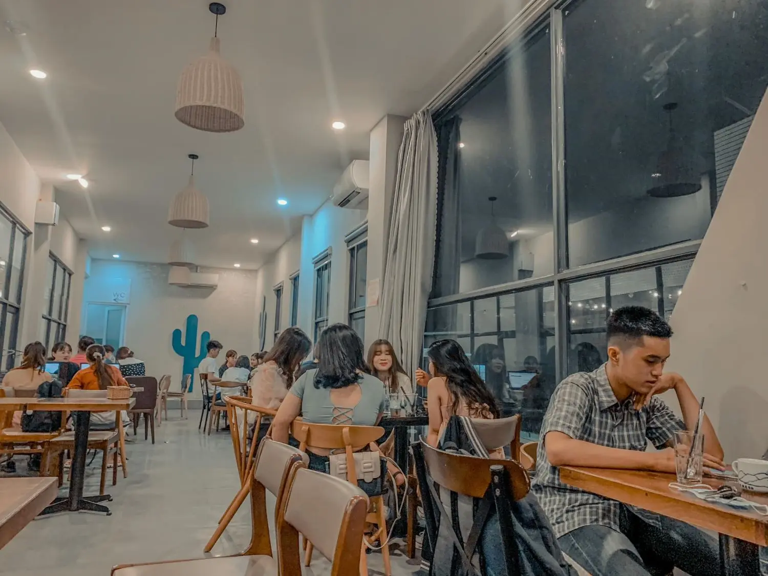 Set k&egrave;o hẹn h&ograve; ở Chill By Coffee Cần Thơ với concept đậm chất sa mạc 6