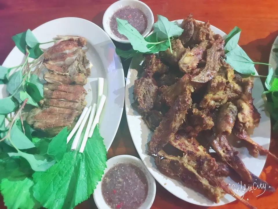 Team nghiện thịt vịt nhất định phải gh&eacute; đến Vịt xi&ecirc;m Hương L&uacute;a Cần Thơ 6