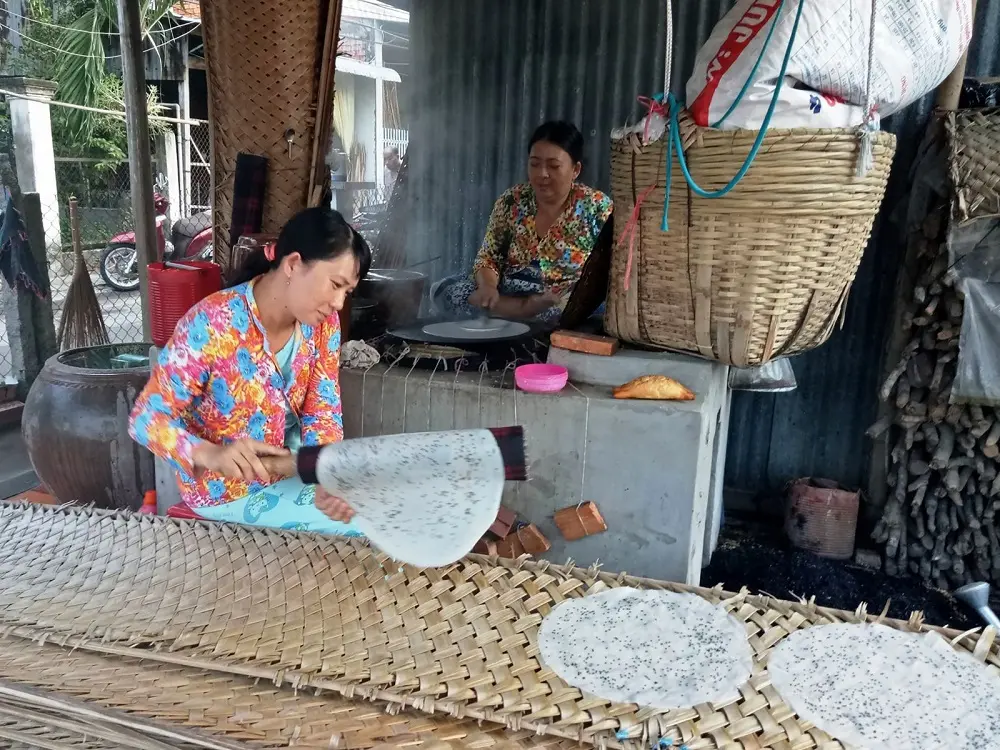 Thử một lần về thăm L&agrave;ng nghề b&aacute;nh tr&aacute;ng Thuận Hưng Cần Thơ 3