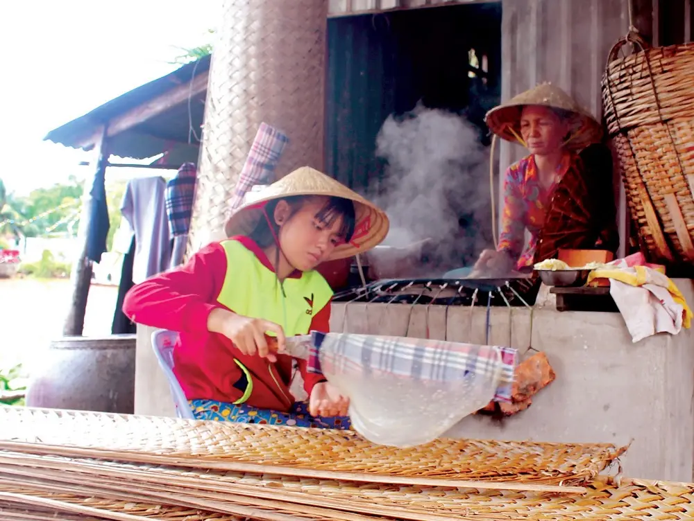 Thử một lần về thăm L&agrave;ng nghề b&aacute;nh tr&aacute;ng Thuận Hưng Cần Thơ 4