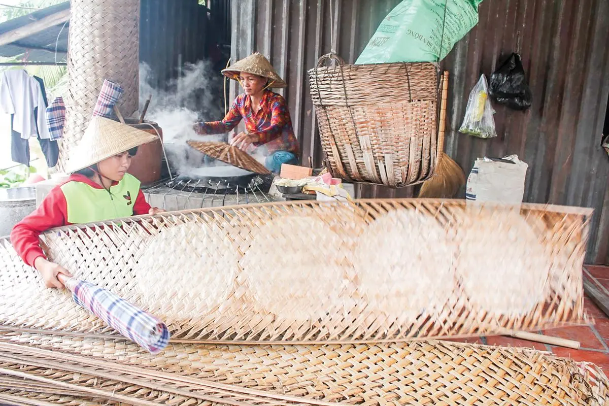 Thử một lần về thăm L&agrave;ng nghề b&aacute;nh tr&aacute;ng Thuận Hưng Cần Thơ 5