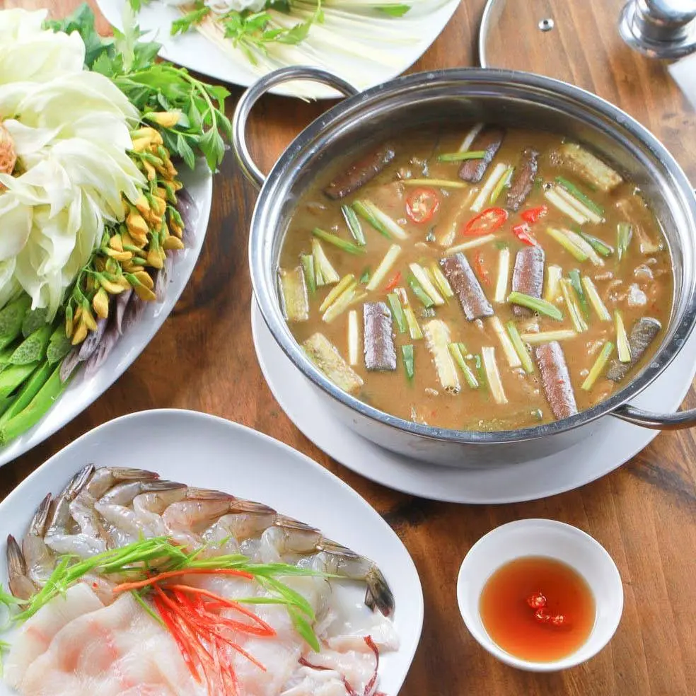 Thưởng thức ẩm thực đẳng cấp trên du thuyền Cần Thơ 9