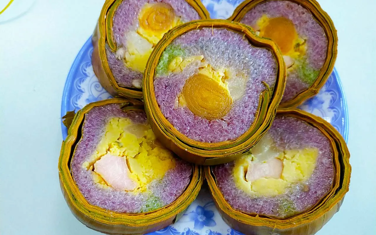 Top địa chỉ mua bánh tét lá cẩm Cần Thơ ngon bá cháy 12