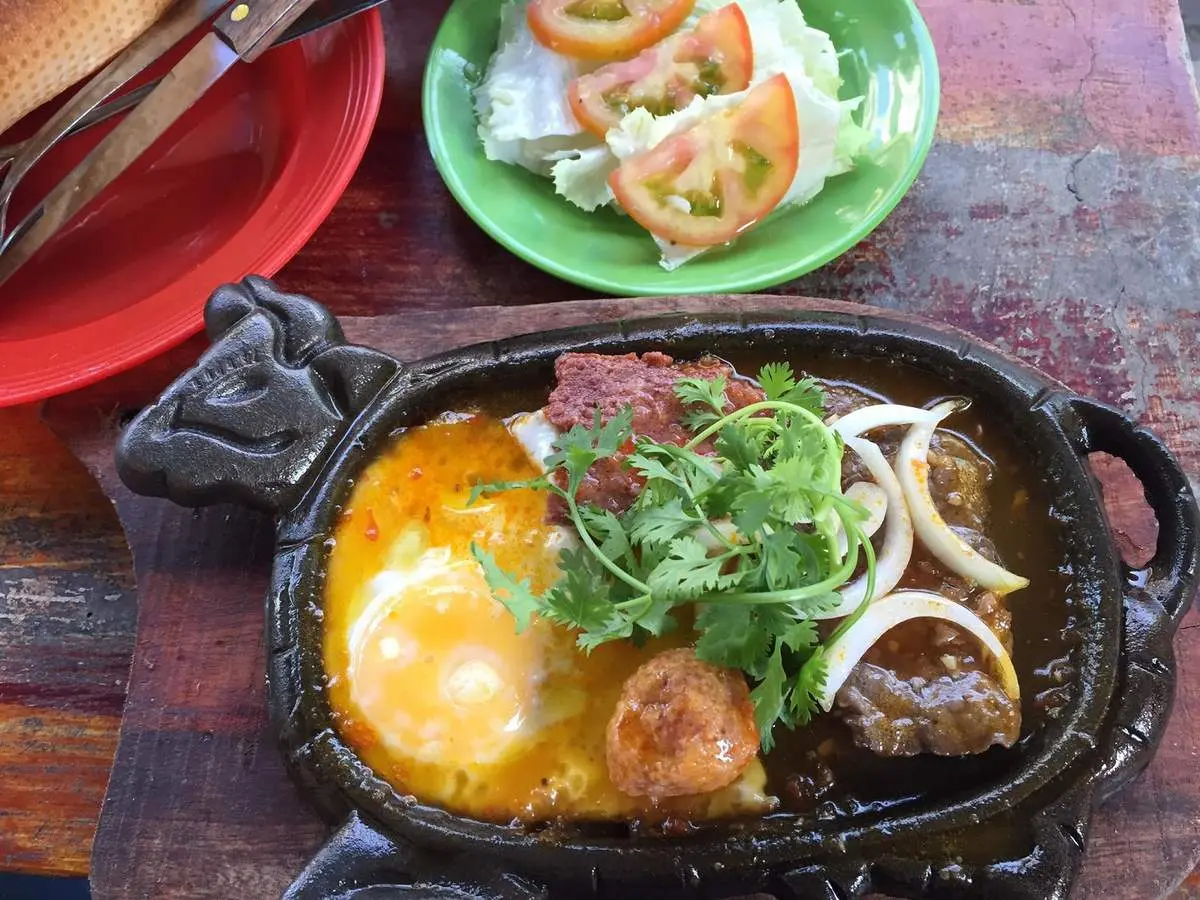 Top qu&aacute;n b&aacute;nh m&igrave; chảo ngon nhất Cần Thơ điểm mặt 9 địa chỉ 3