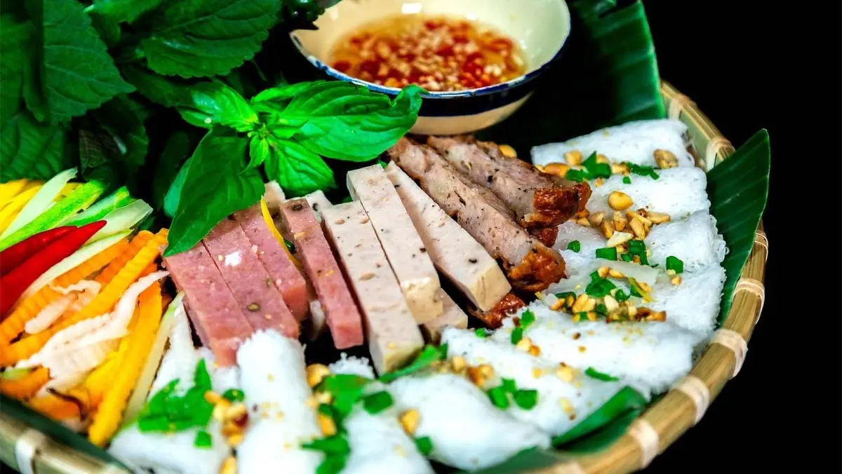 Về xứ gạo trắng, nước trong thưởng thức B&aacute;nh hỏi heo quay Phong Điền 2