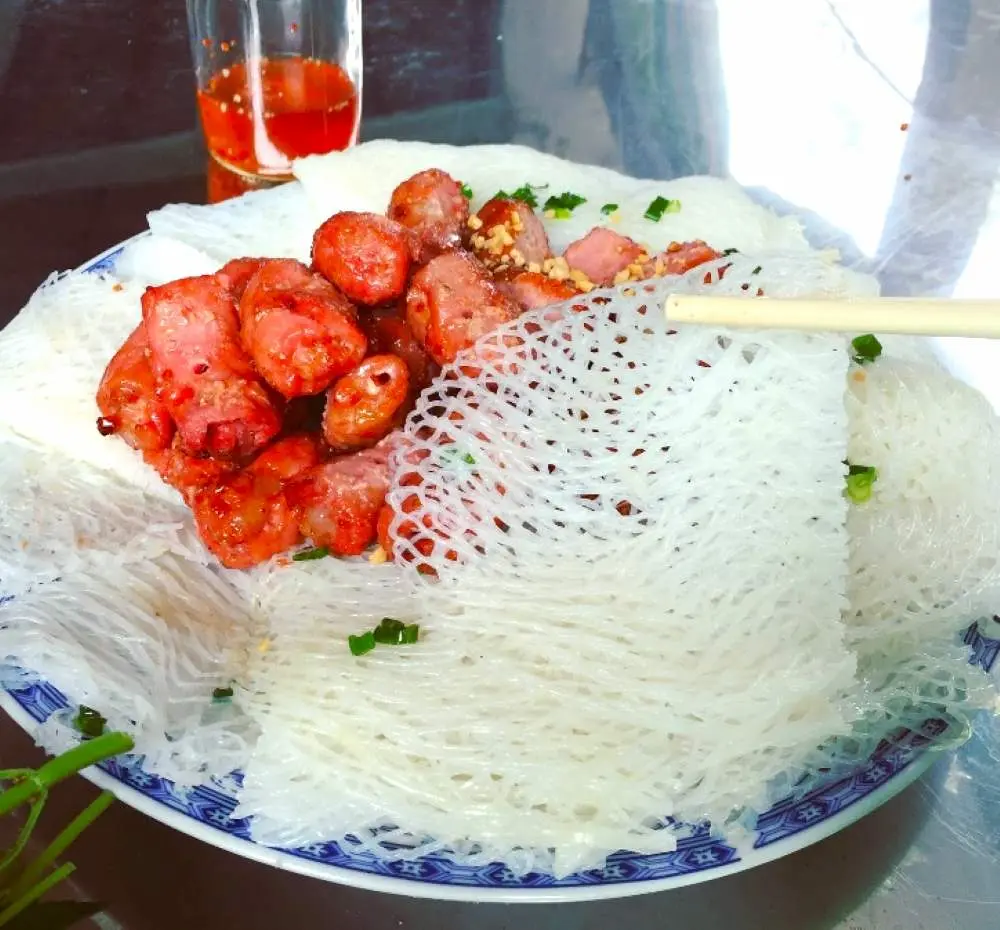 Về xứ gạo trắng, nước trong thưởng thức B&aacute;nh hỏi heo quay Phong Điền 4