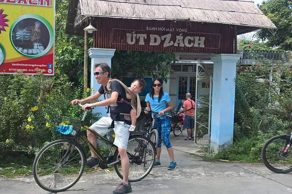 Về xứ gạo trắng, nước trong thưởng thức B&aacute;nh hỏi heo quay Phong Điền 5