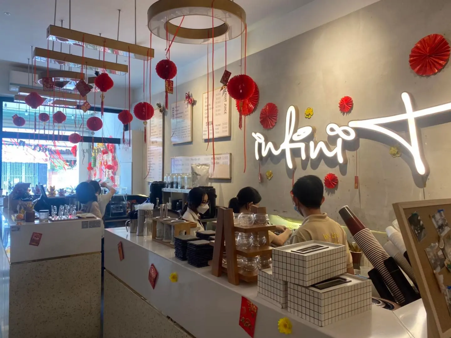 Xao xuyến con tim trước tiệm c&agrave; ph&ecirc; style H&agrave;n Quốc Infini-T tại Cần Thơ 3