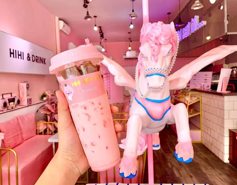Yêu màu hồng thì đến ngay Hihi Onigiri, Coffee Milktea cùng MIA.vn thôi nào