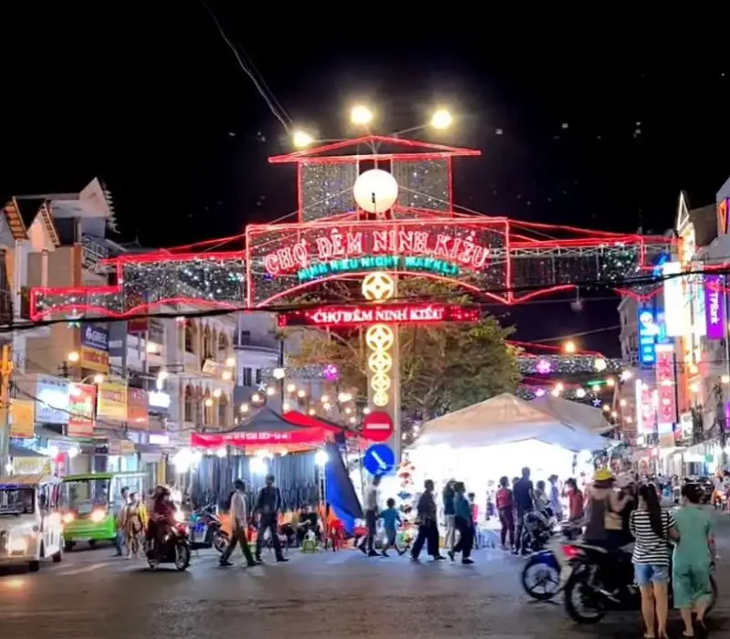 Vi vu chợ đêm Ninh Kiều hòa nhịp đời sống văn hóa Cần Thơ