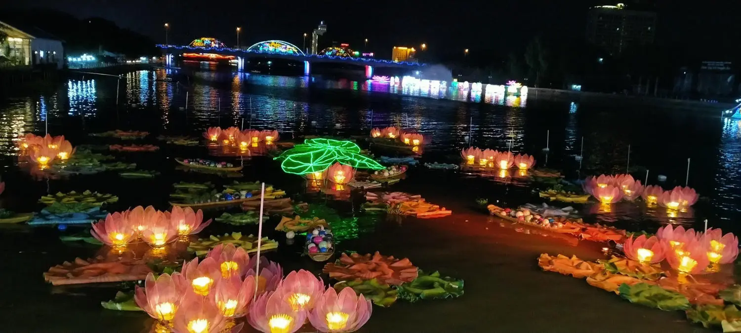H&ograve;a m&igrave;nh v&agrave;o Hội hoa đăng Cần Thơ đẹp lung linh đa sắc m&agrave;u 4