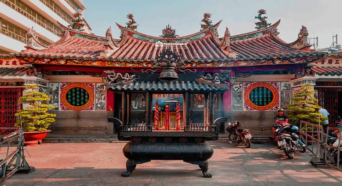 Kh&aacute;m ph&aacute; Lễ hội ch&ugrave;a &Ocirc;ng Cần Thơ đặc sắc của người Hoa 2
