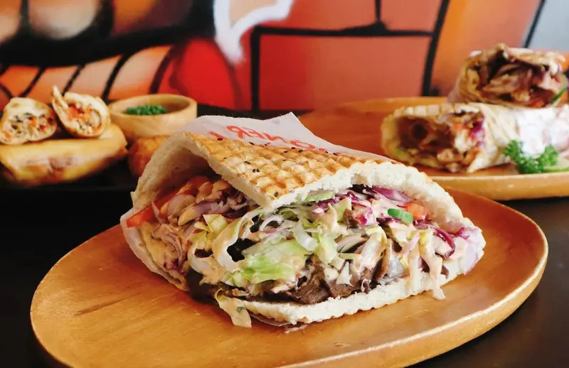 B&aacute;nh m&igrave; Doner Kebab truyền thống từ Thổ Nhĩ Kỳ 7