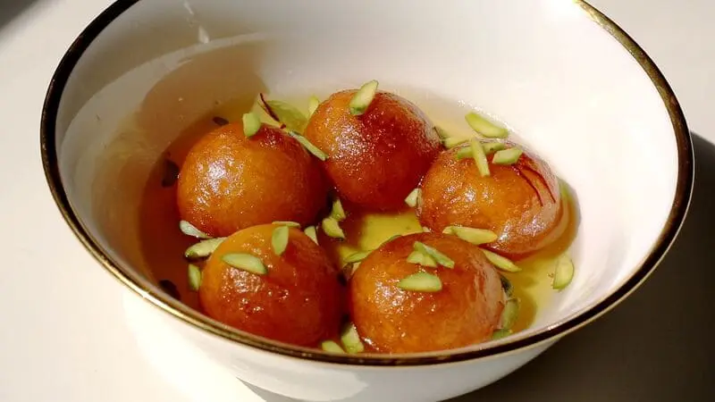 Độc đ&aacute;o ẩm thực Nam &Aacute; với m&oacute;n Gulab Jamun thơm ngon chuẩn vị 3