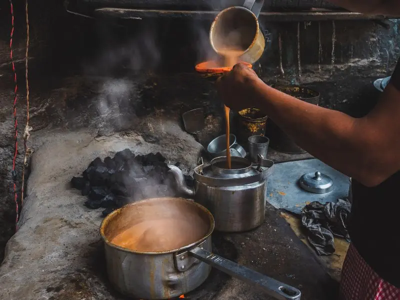 Kh&aacute;m ph&aacute; Masala Chai, n&eacute;t tinh t&uacute;y trong văn h&oacute;a tr&agrave; Ấn Độ 6