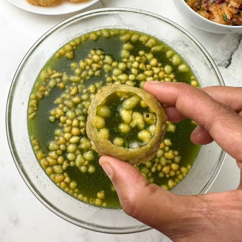 Trải nghiệm ẩm thực đường phố c&ugrave;ng m&oacute;n Pani Puri ngon trứ danh Ấn Độ 5