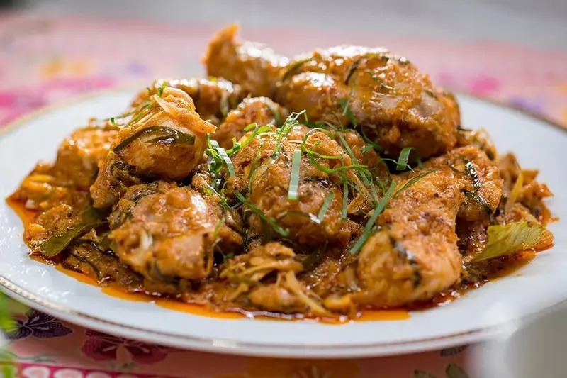 Trải nghiệm m&oacute;n b&ograve; hầm Rendang ngon trứ danh xứ vạn đảo 5