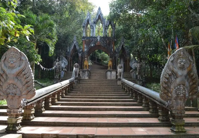 Băng rừng kh&aacute;m ph&aacute; Phnom Kulen, khu vườn văn h&oacute;a tại Siem Riep 5