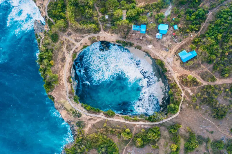 Bể bơi v&ocirc; cực Angel's Billabong giữa thi&ecirc;n đường biển Bali 7