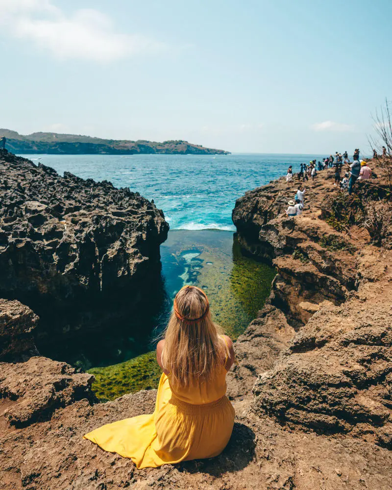 Bể bơi v&ocirc; cực Angel's Billabong giữa thi&ecirc;n đường biển Bali 9