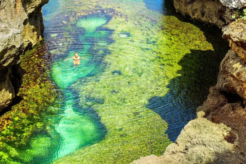 Bể bơi v&ocirc; cực Angel's Billabong giữa thi&ecirc;n đường biển Bali 8