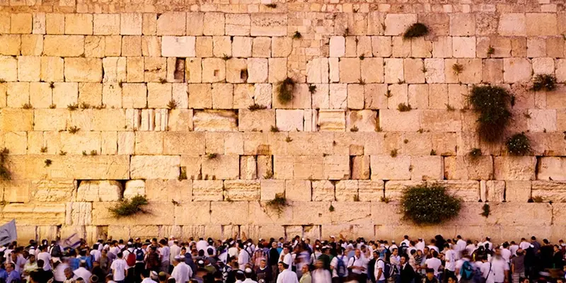 Bức tường than kh&oacute;c linh thi&ecirc;ng của d&acirc;n tộc Do Th&aacute;i tại Jerusalem 6