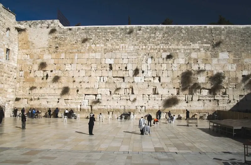 Bức tường than kh&oacute;c linh thi&ecirc;ng của d&acirc;n tộc Do Th&aacute;i tại Jerusalem 3