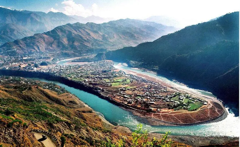 C&oacute; một Kashmir mang vẻ đẹp viễn chinh hoang d&atilde; 10