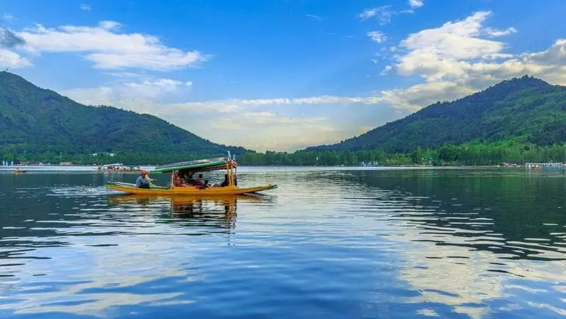 C&oacute; một Kashmir mang vẻ đẹp viễn chinh hoang d&atilde; 6