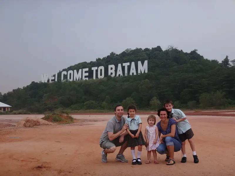 Đảo Batam l&yacute; tưởng để nghỉ dưỡng b&ecirc;n l&agrave;n nước xanh tại Indonesia 3