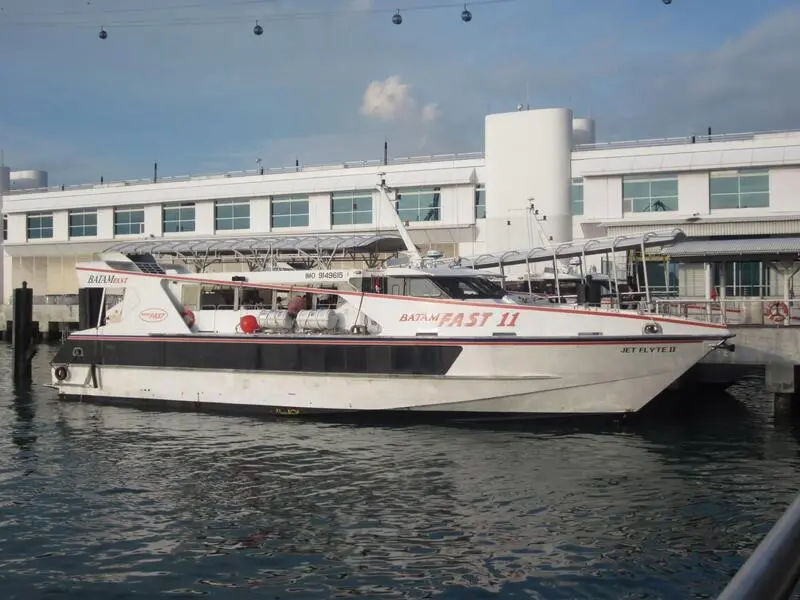 Đảo Batam l&yacute; tưởng để nghỉ dưỡng b&ecirc;n l&agrave;n nước xanh tại Indonesia 4