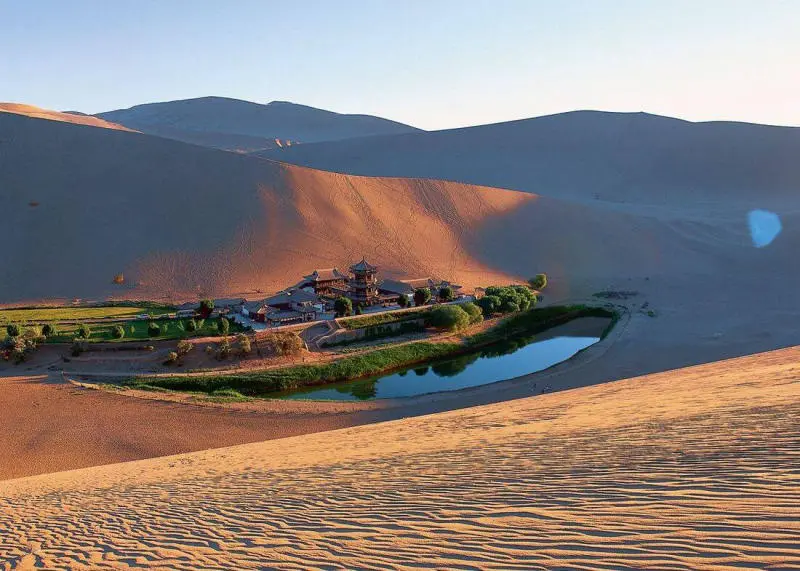 Đến sa mạc Gobi h&ograve;a m&igrave;nh v&agrave;o thi&ecirc;n nhi&ecirc;n hoang d&atilde; đầy kỳ th&uacute; 3