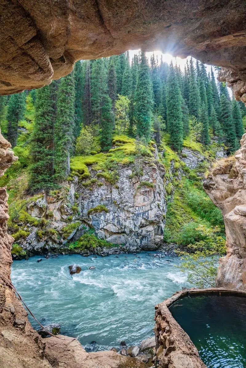 Du lịch Kyrgyzstan, kh&aacute;m ph&aacute; miền đất đẹp như tranh vẽ 10
