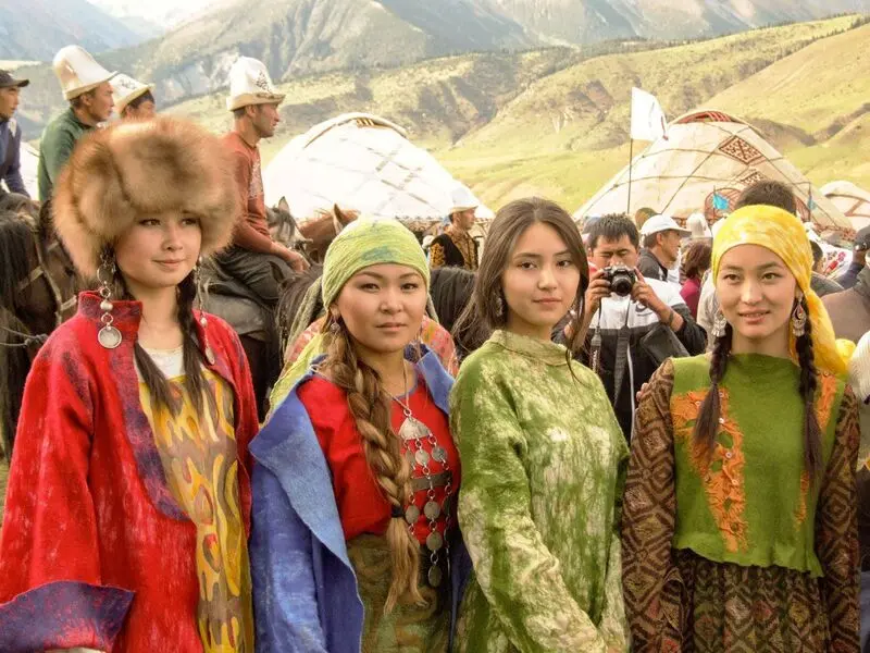 Du lịch Kyrgyzstan, kh&aacute;m ph&aacute; miền đất đẹp như tranh vẽ 4