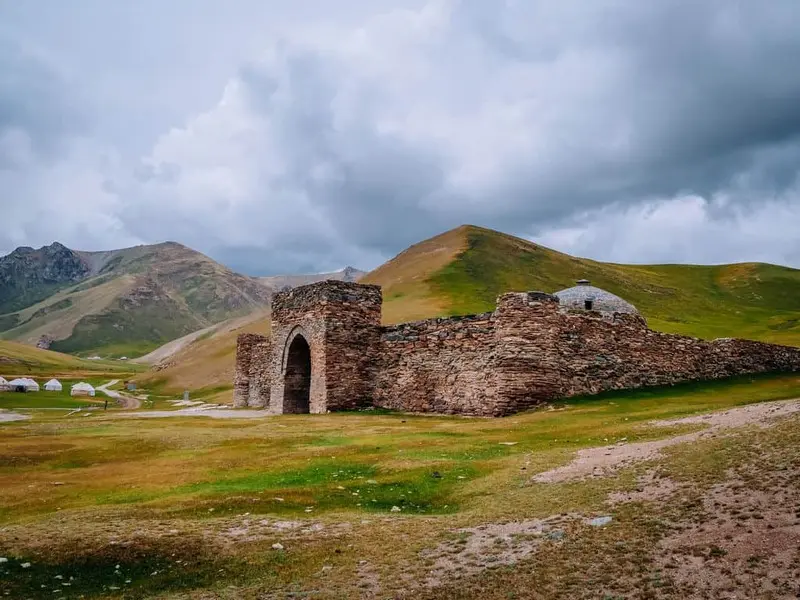 Du lịch Kyrgyzstan, kh&aacute;m ph&aacute; miền đất đẹp như tranh vẽ 17
