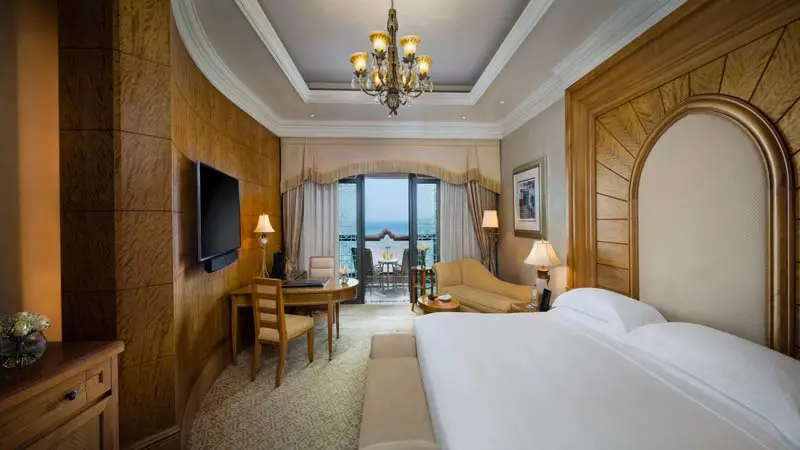 Emirates Palace, kh&aacute;ch sạn d&aacute;t v&agrave;ng 7 sao xa hoa bậc nhất Abu Dhabi 8