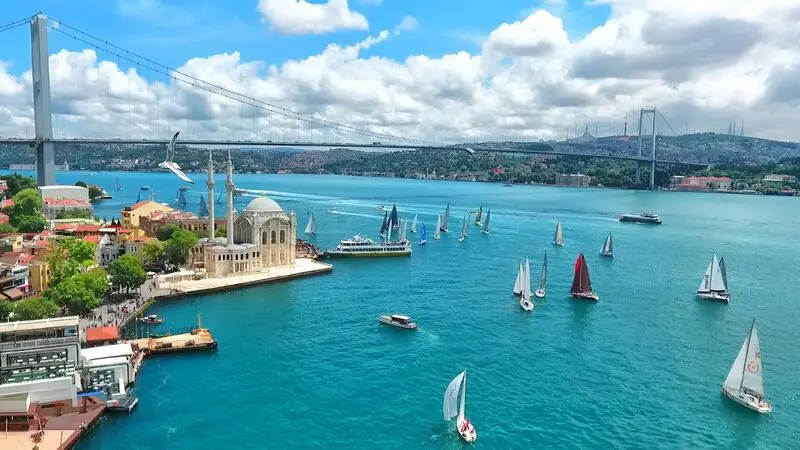 Eo biển Bosphorus, Istanbul: C&aacute;nh cửa nh&igrave;n ra hai ch&acirc;u lục ở Thổ Nhĩ Kỳ 2