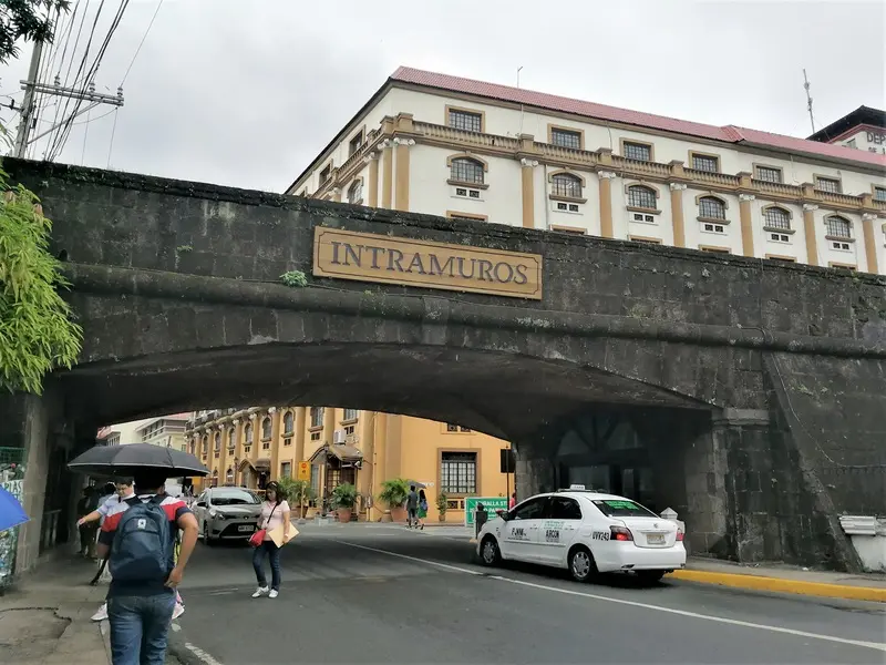 Intramuros, th&agrave;nh phố c&oacute; tường bao quanh cổ k&iacute;nh tại Manila Philippines 3