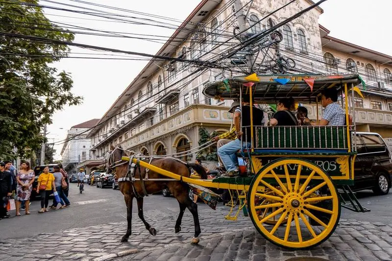 Intramuros, th&agrave;nh phố c&oacute; tường bao quanh cổ k&iacute;nh tại Manila Philippines 5