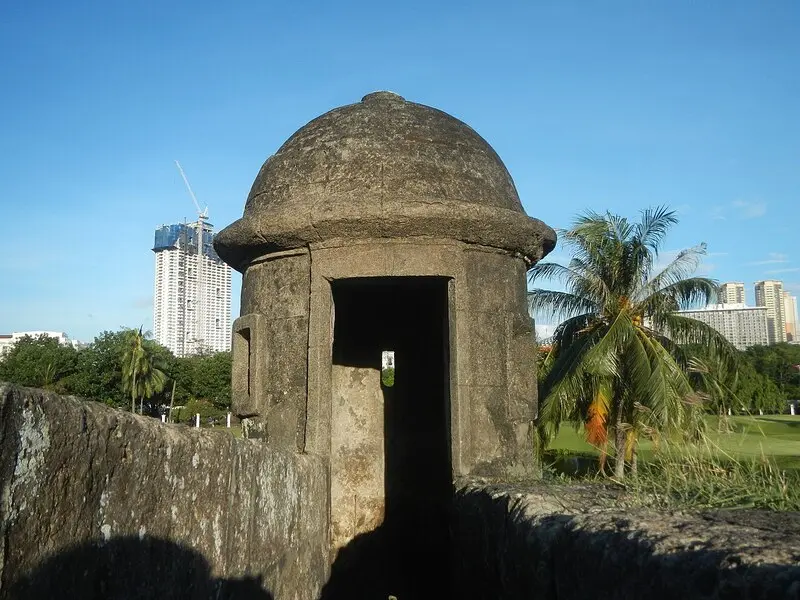 Intramuros, th&agrave;nh phố c&oacute; tường bao quanh cổ k&iacute;nh tại Manila Philippines 9