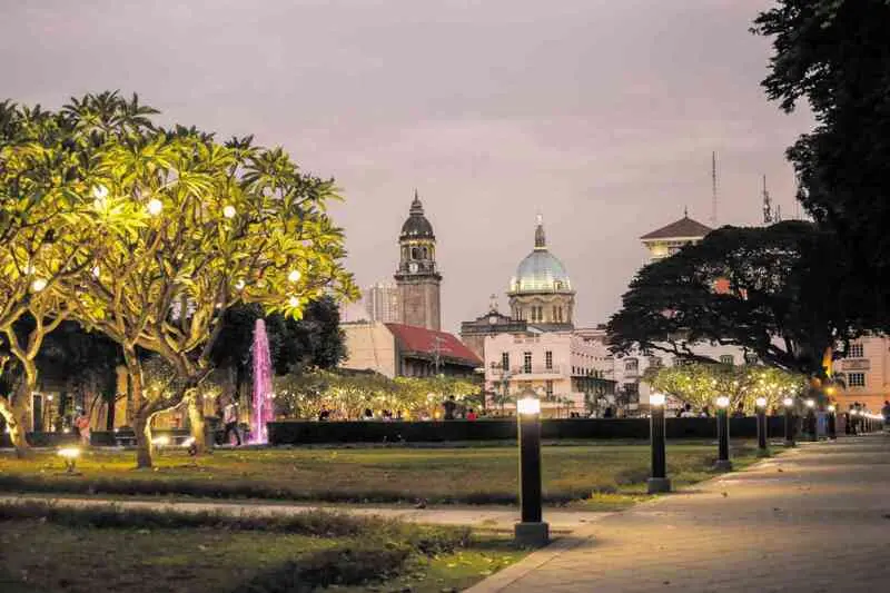 Intramuros, th&agrave;nh phố c&oacute; tường bao quanh cổ k&iacute;nh tại Manila Philippines 4