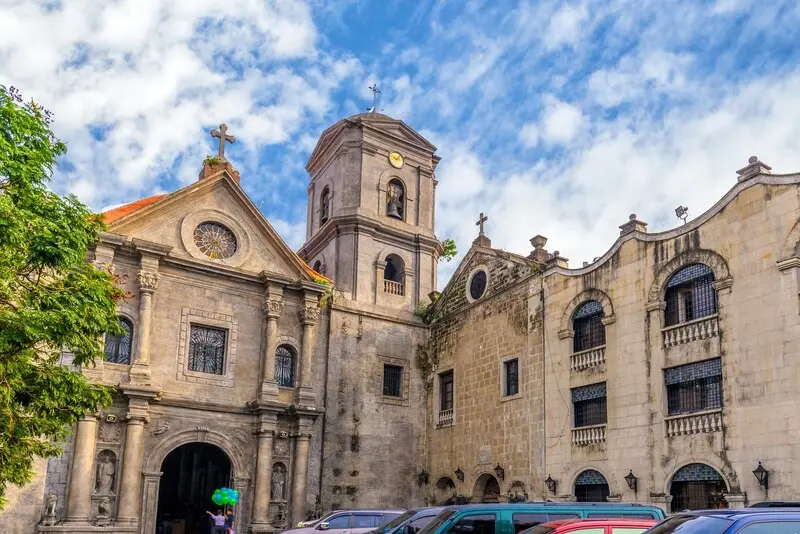 Intramuros, th&agrave;nh phố c&oacute; tường bao quanh cổ k&iacute;nh tại Manila Philippines 7