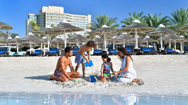 Kh&aacute;m ph&aacute; Abu Dhabi, thủ đ&ocirc; hiện đại trong mơ của UAE 3