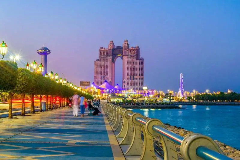 Kh&aacute;m ph&aacute; Abu Dhabi, thủ đ&ocirc; hiện đại trong mơ của UAE 2