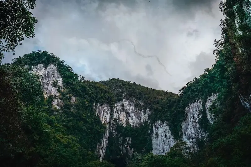 Kh&aacute;m ph&aacute; vi&ecirc;n ngọc qu&yacute; Gunung Mulu được UNESCO vinh danh 6