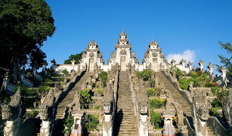 Lempuyang temple, một trong s&aacute;u kỳ quan mới của thế giới tại Bali 3