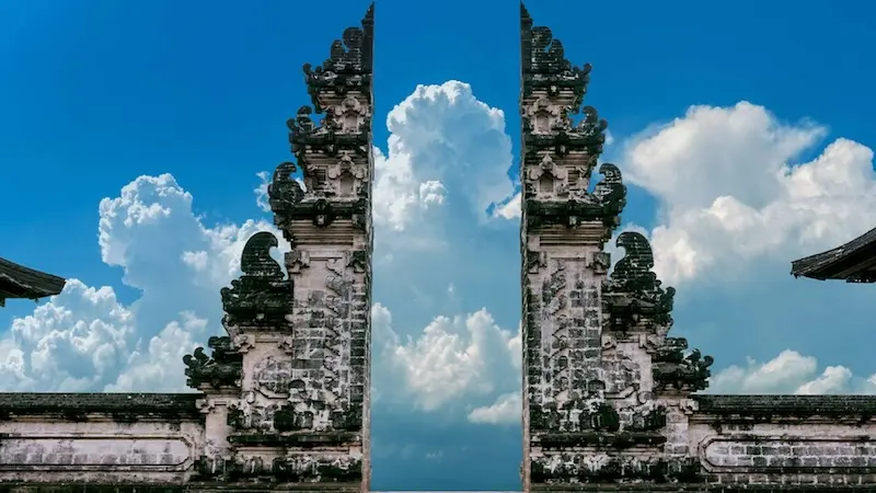 Lempuyang temple, một trong s&aacute;u kỳ quan mới của thế giới tại Bali 4