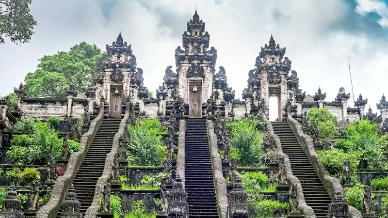 Lempuyang temple, một trong s&aacute;u kỳ quan mới của thế giới tại Bali 2